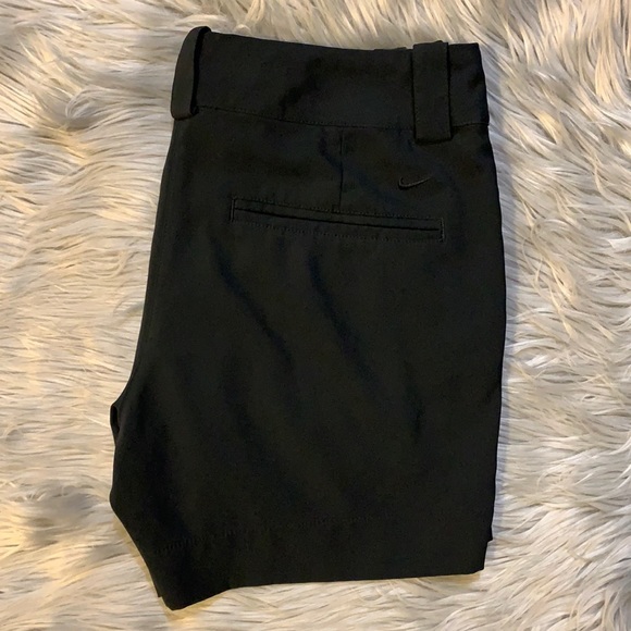 ✨ NIKE GOLF SHORTS SIZE 2 ✨ - Picture 1 of 4